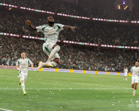 تفاصيل وقرار تجديد عقد فرانك كيسيه مع الأهلي السعودي