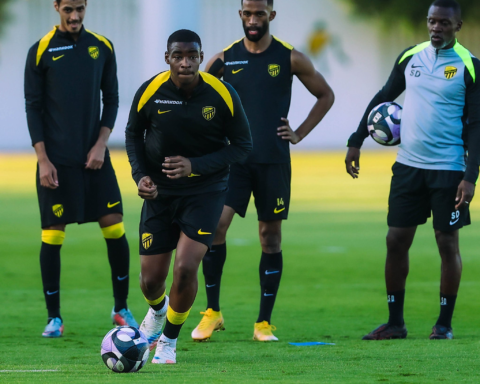 تصعيد موهبة أجنبية إلى تدريبات الاتحاد بقرار كونسيساو