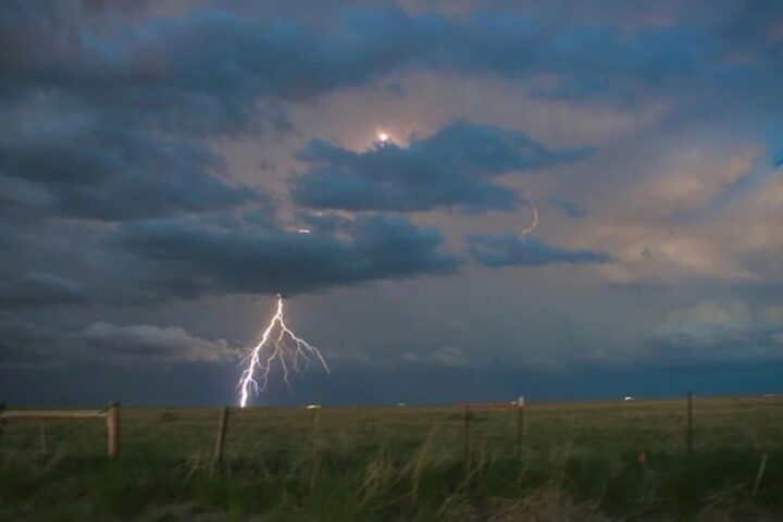 استمرار هطول الأمطار الرعدية في السعودية حتى الخميس المقبل
