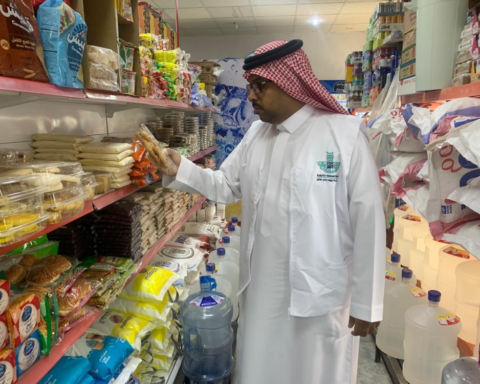 جهود بلدية جوف بني هاجر: إزالة 2335 طناً من الأنقاض