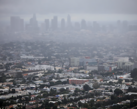 العاصفة إرمينيو تضرب اليونان: حالة تأهب قصوى وإغلاق للمدارس