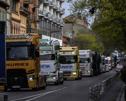 أزمة الوقود في فرنسا: نقص حاد في البنزين وتدخل حكومي