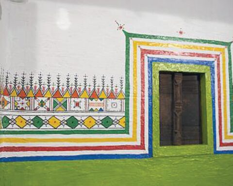 دراسة كويتية تكشف جماليات فن القط العسيري المعاصر