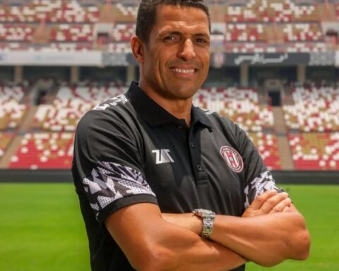 تقارير: الحسين عموتة يقترب من تدريب المنتخب السعودي