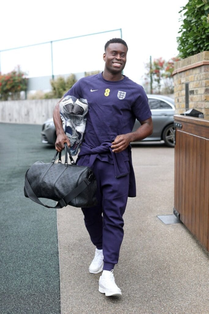 مارك غيهي يدعو للتكاتف بعد خسارة إنكلترا أمام اليابان