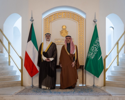 وزير الخارجية السعودي يبحث تطورات المنطقة مع نظيره الكويتي