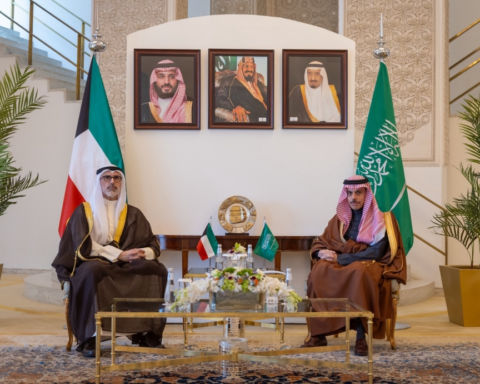 وزير الخارجية السعودي يبحث تعزيز العلاقات السعودية الكويتية