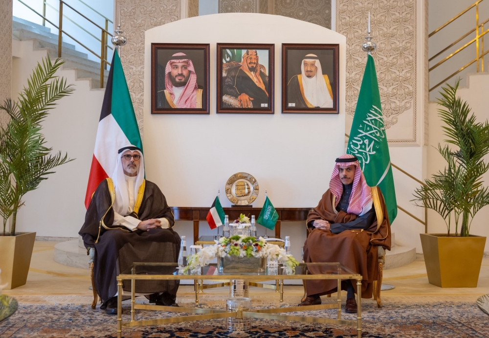 وزير الخارجية السعودي يبحث تعزيز العلاقات السعودية الكويتية