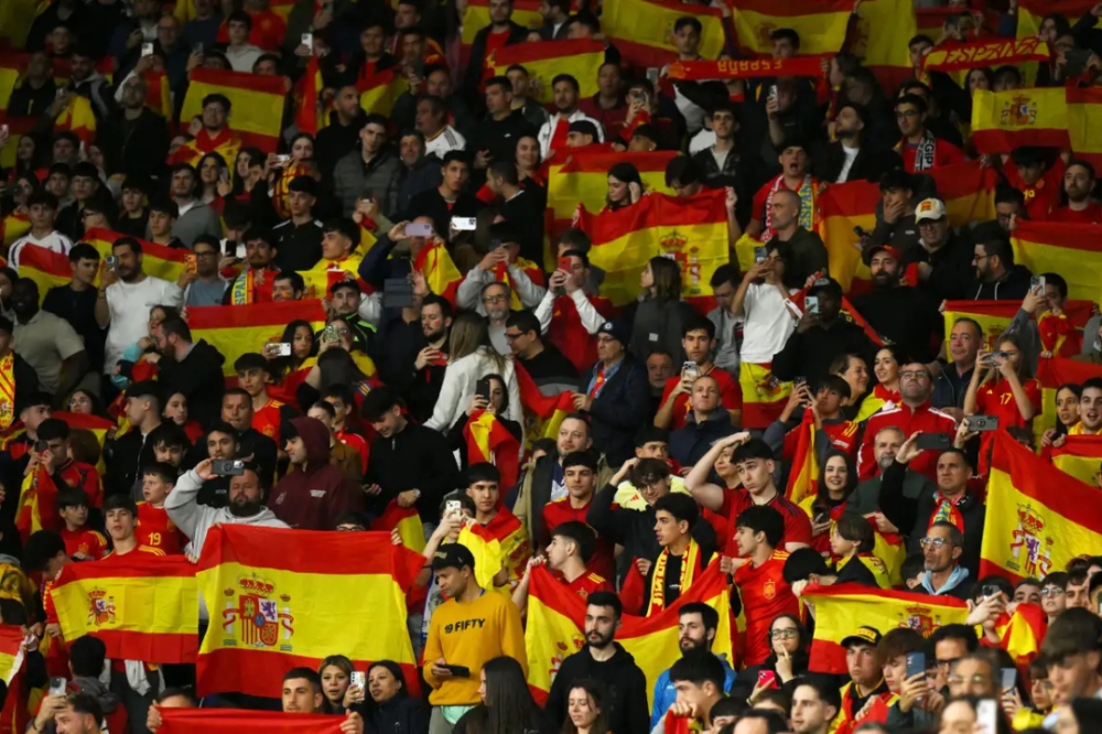 أزمة العنصرية في الملاعب الإسبانية تتصاعد بعد مباراة مصر
