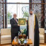 تفاصيل لقاءات وزير الحج لتطوير خدمات العمرة والزيارة