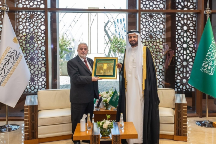 تفاصيل لقاءات وزير الحج لتطوير خدمات العمرة والزيارة
