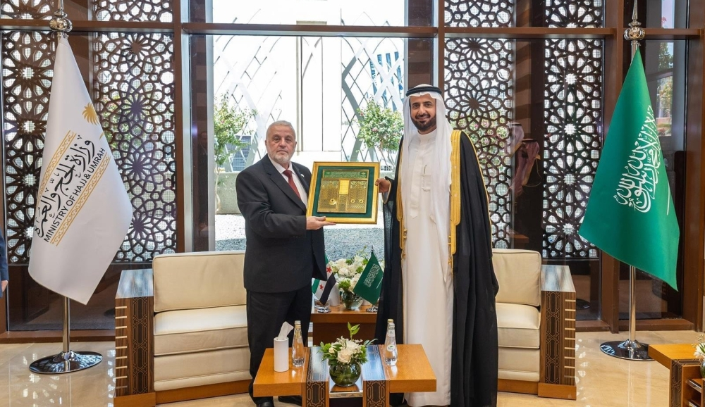 تفاصيل لقاءات وزير الحج لتطوير خدمات العمرة والزيارة