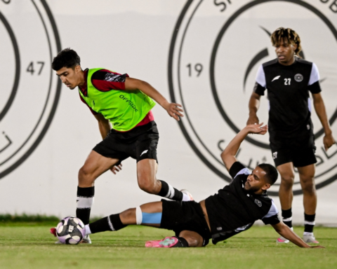 استعدادات مكثفة قبل مباراة الشباب والرياض في دوري روشن