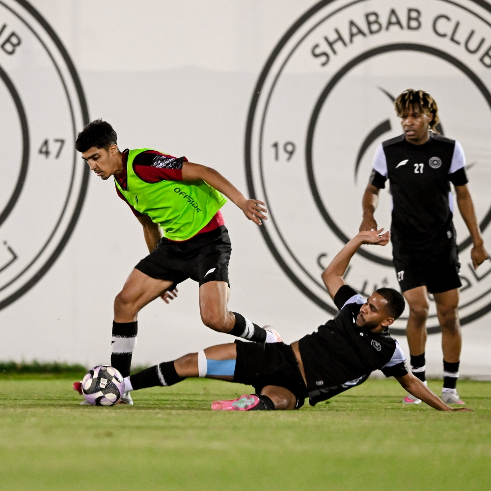 استعدادات مكثفة قبل مباراة الشباب والرياض في دوري روشن