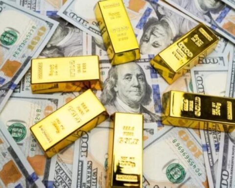 استمرار ارتفاع أسعار الذهب عالمياً وسط تراجع الدولار