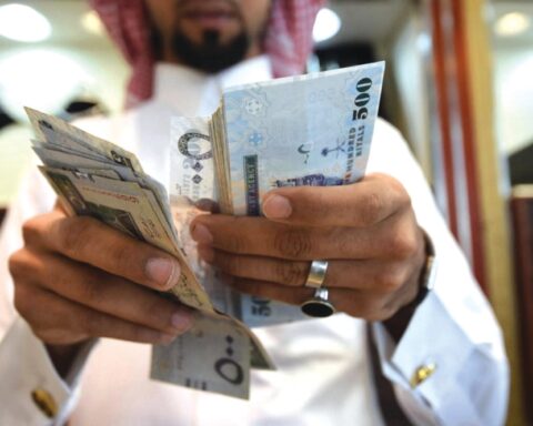ارتفاع النقد المتداول خارج المصارف السعودية لـ 248 مليار