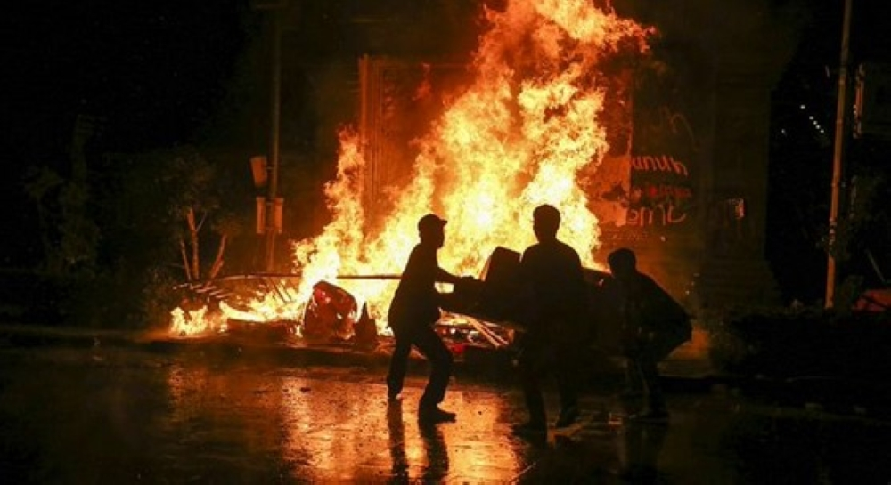 تفاصيل إصابة 12 شخصاً إثر حريق محطة غاز في إندونيسيا