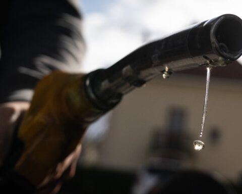 حظر تصدير البنزين الروسي: الأسباب والتداعيات على الأسواق