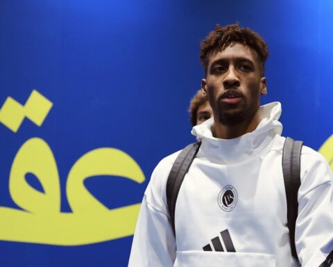 موقف كومان وسيماكان قبل مباراة النصر والنجمة بالدوري