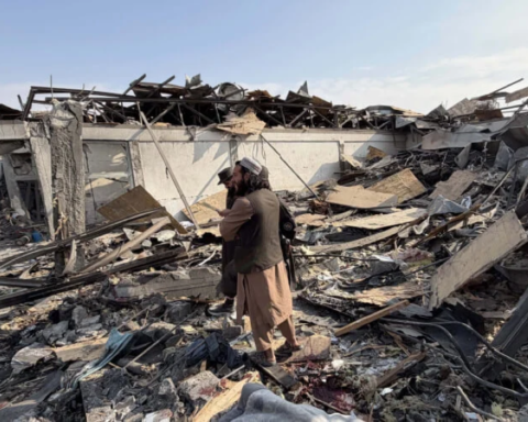 محادثات باكستان وأفغانستان في الصين لإنهاء الاشتباكات